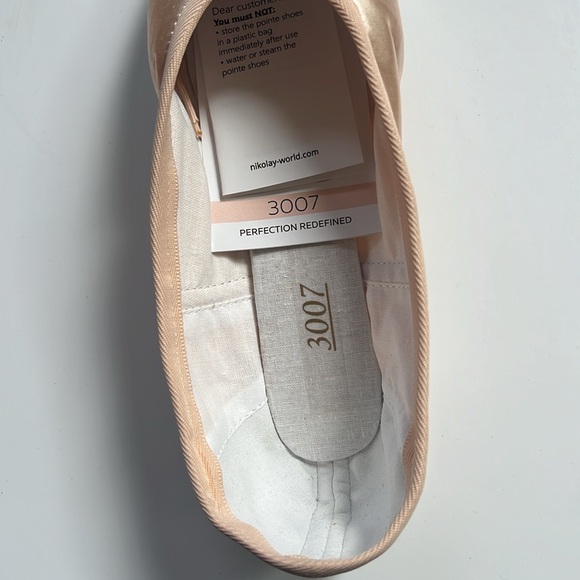 NWT Nikolay Pointe Shoes 3007 Pro size 7XXXXX Hard shank - Picture 6 of 6